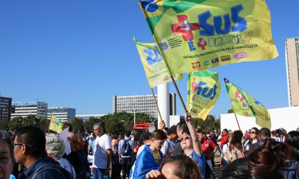 Ato em Brasília faz defesa do SUS, da vida e da democracia Ato em Brasília faz defesa do SUS, da vida e da democracia