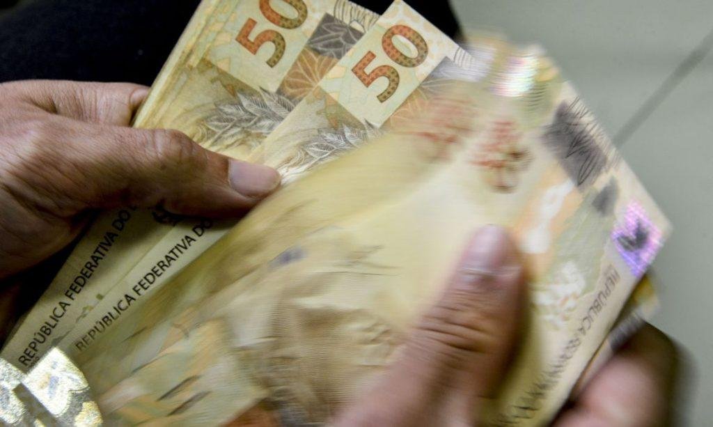 Pagamento de julho dos servidores estaduais começa nesta sexta-feira Pagamento de julho dos servidores estaduais começa nesta sexta-feira