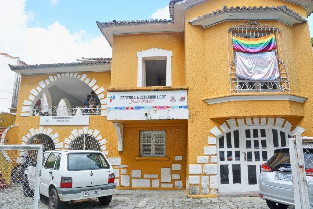 Prefeitura oferta serviços médicos e jurídicos à comunidade LGBT+ de João Pessoa