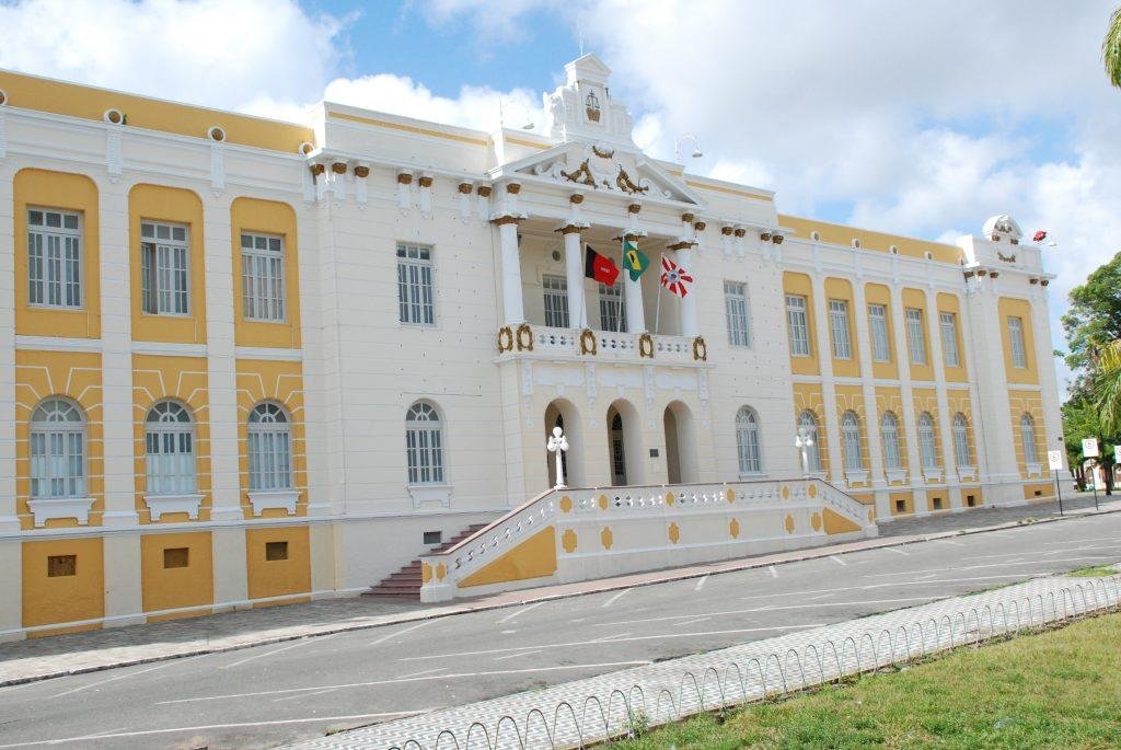Ex-síndico é condenado por abastecer seu veículo com verba do condomínio