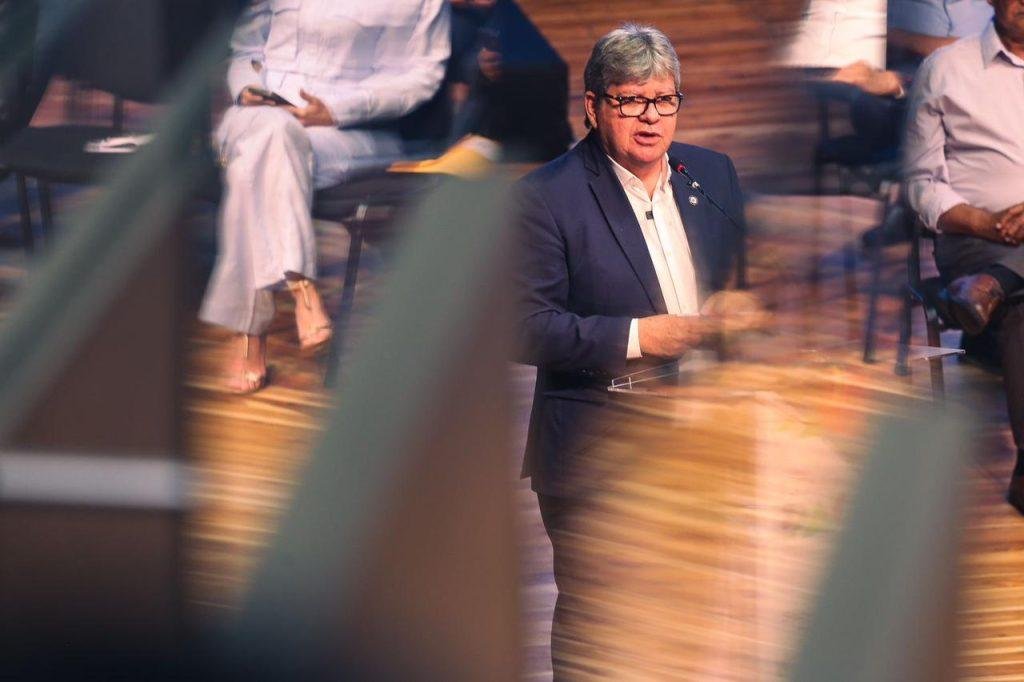 Durante lançamento do novo PAC na Paraíba, Leo Bezerra reafirma união entre governos