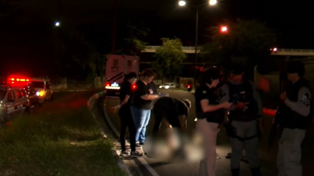 Jovem de 18 anos é assassinado a tiros e corpo é encontrado em canteiro central de avenida em João Pessoa