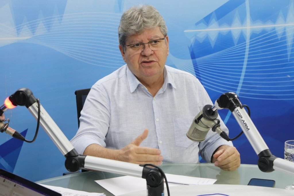 João volta a abrir portas para Romero disputar eleição em CG pelo grupo, mas cobra postura: “É preciso uma iniciativa dele”