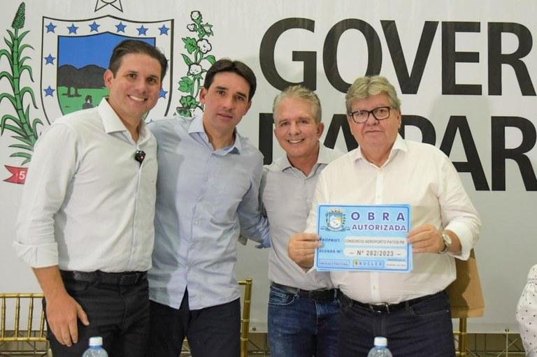 João Azevêdo e ministro Silvio Costa assinam ordem de serviço para reforma e ampliação do Aeroporto Regional de Patos