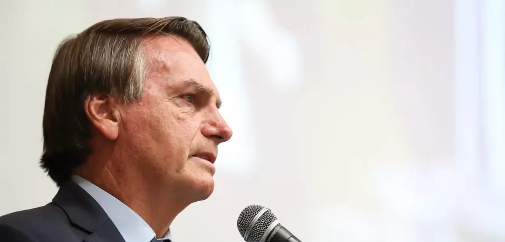 Bolsonaro, impedido de concorrer, treina novos membros do clã para eleições futuras