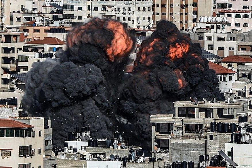 Conflito entre Israel e Hamas entra no 2º dia com novas explosões; mais de 900 pessoas morreram