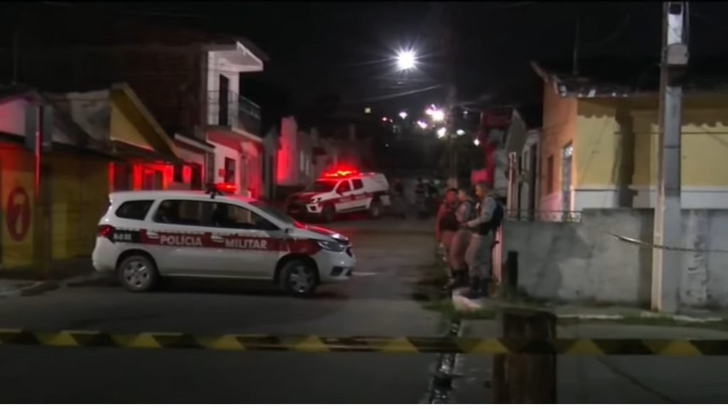 Homem é morto a tiros enquanto esperava ônibus para ir ao trabalho na Região Metropolitana de JP Homem é morto a tiros enquanto esperava ônibus para ir ao trabalho na Região Metropolitana de JP