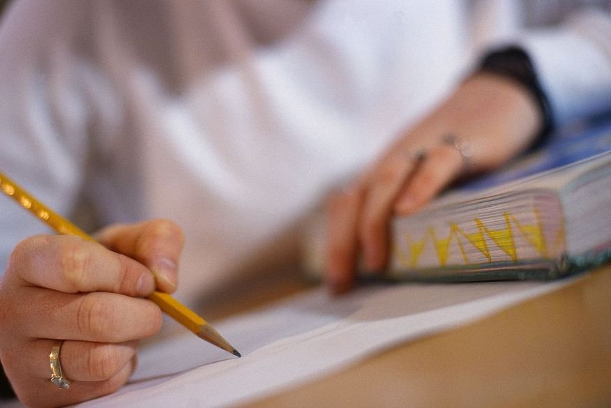 Inscrições para o Prêmio Escola de Valor começam amanhã e vencedores podem ganhar salário a mais na rede estadual de ensino da Paraíba