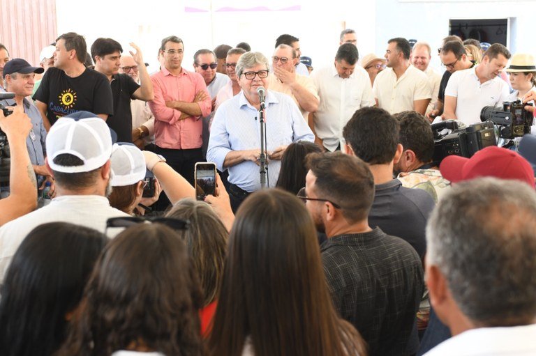 João entrega obras e anuncia investimento de R$ 20 milhões em segurança hídrica para Cabaceiras