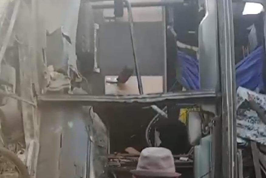 Ônibus com romeiros tomba em Café do Vento e motorista morre