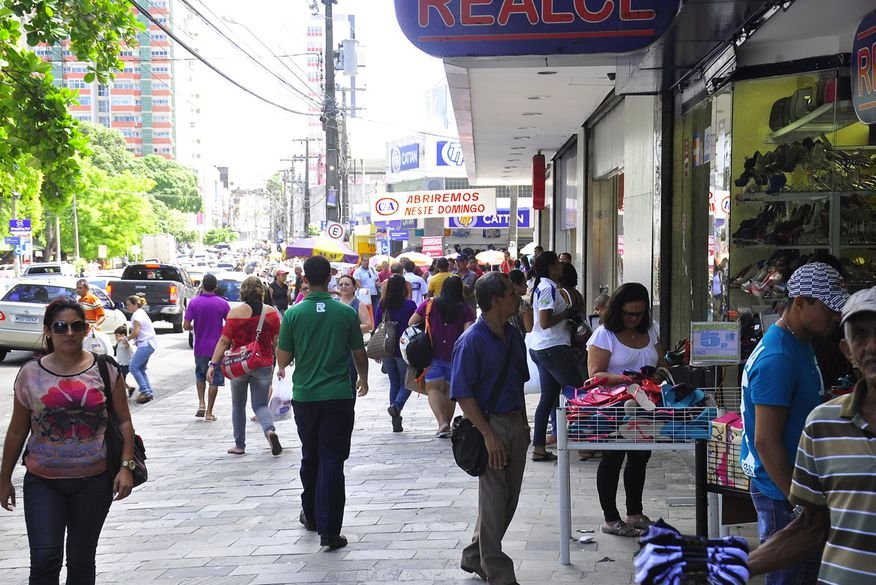 Comércio reabre hoje, mas repartições públicas estaduais e municipais emendam feriadão e permanecem fechadas