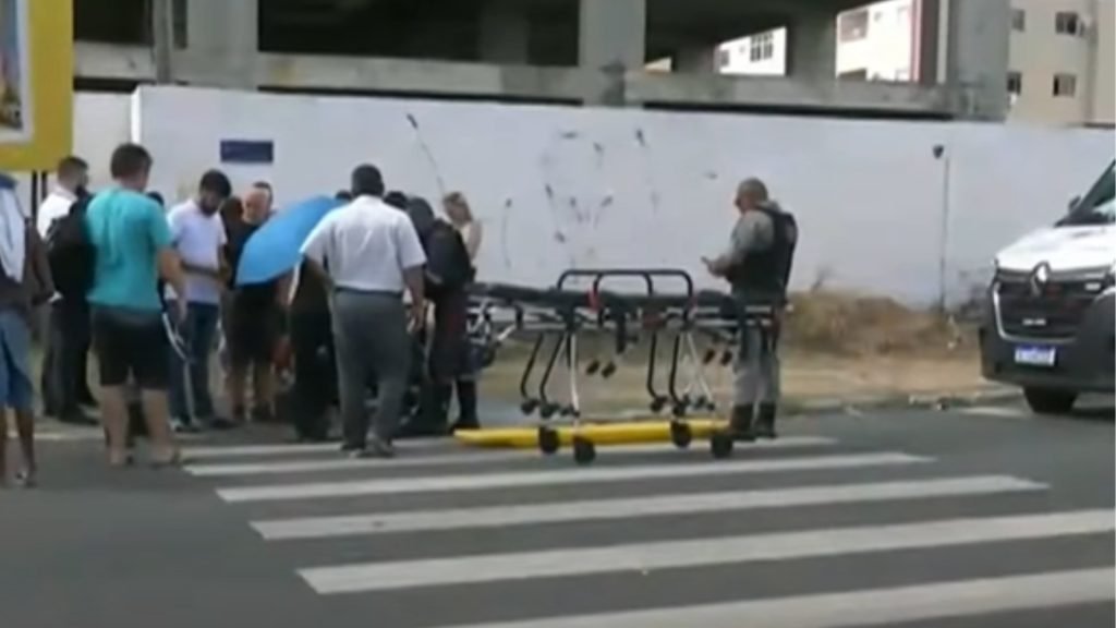 Estudantes são atropelados na faixa de pedestre a caminho da escola em João Pessoa