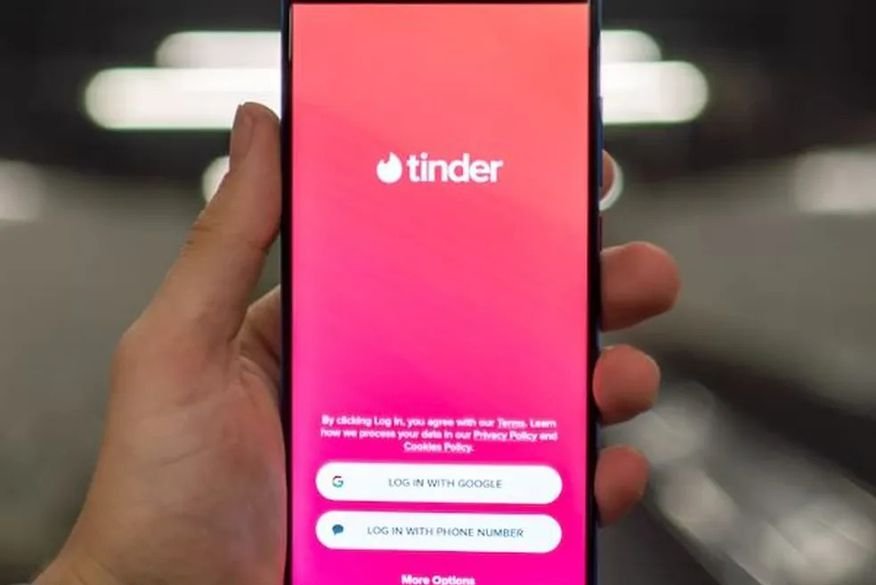 ‘Golpe do Tinder’: Homem é sequestrado no 3º encontro com mulher que conheceu pelo app