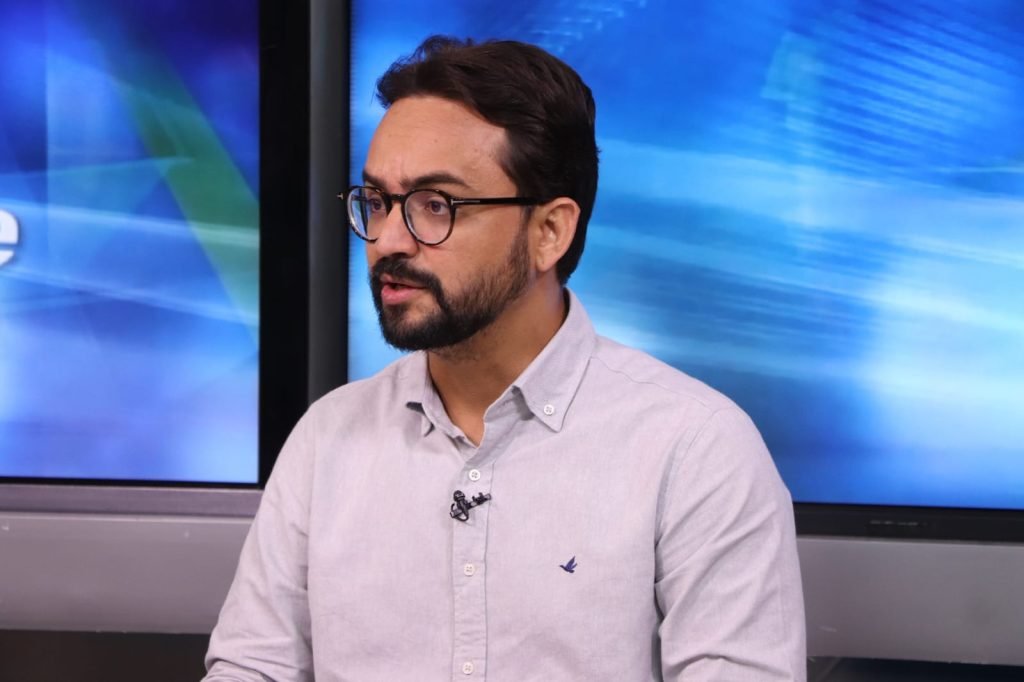 Tibério defende que PSB reavalie apoio a Cícero e que deixe anúncio de decisão para 2024