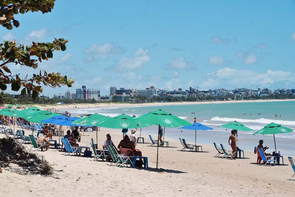 Vinte trechos de praias na Paraíba são considerados impróprios para banho, indica relatório da Sudema