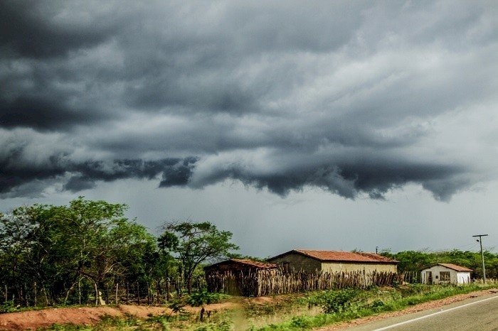 Inmet emite alerta amarelo para chuvas intensas em 67 municípios do Sertão da Paraíba