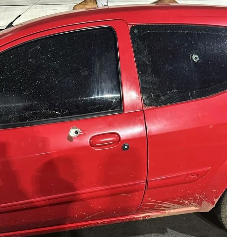 Vereador de Cabedelo tem carro alvejado a tiros durante tentativa de assalto