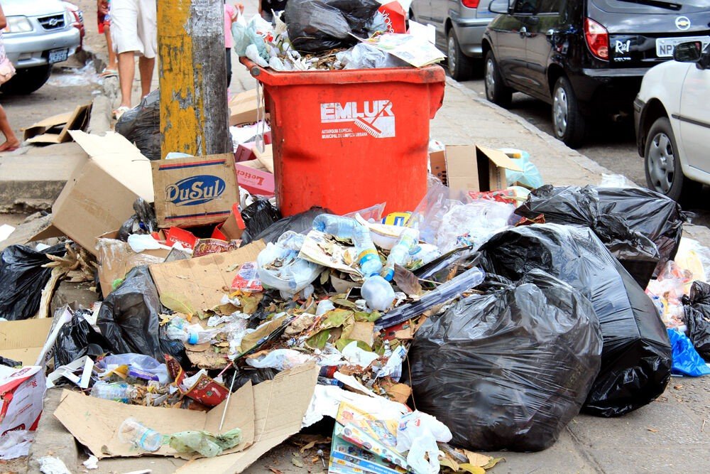 Lixo doméstico é queimado por 565,5 mil paraibanos, mostra Censo do IBGE; 58,5 mil jogam resíduos em terrenos baldios