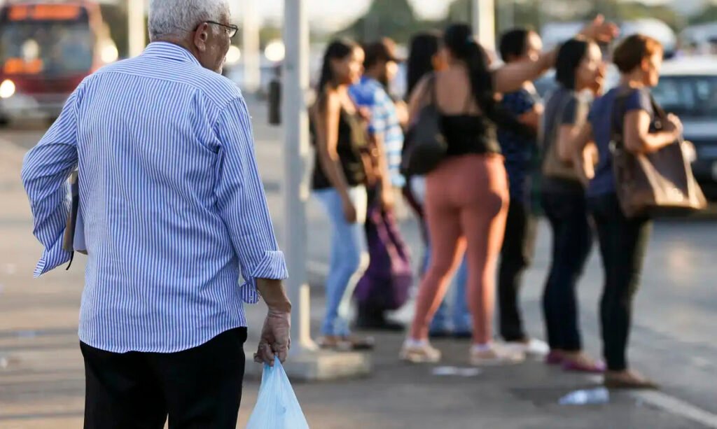Governo antecipa décimo terceiro de aposentados e pensionistas Governo antecipa décimo terceiro de aposentados e pensionistas