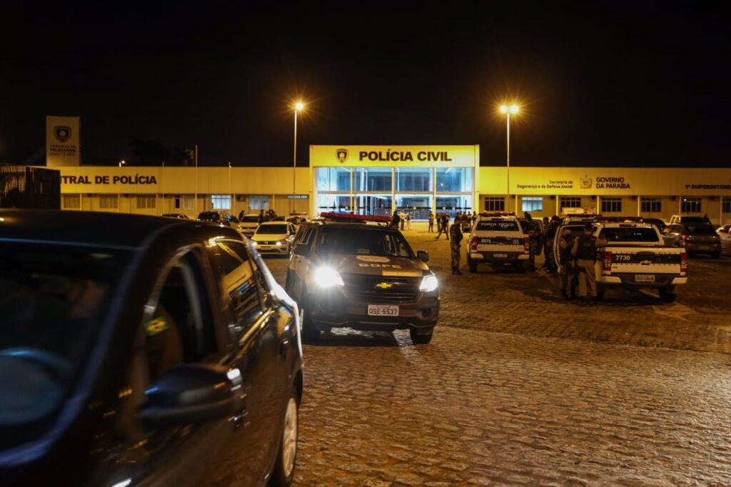 Polícia Civil cumpre 17 mandados contra suspeitos de homicídios e tráfico no litoral da Paraíba