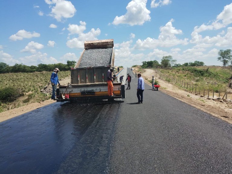 Rodovia no valor de 45 milhões no Alto do Sertão da PB tem previsão de entrega para este semestre