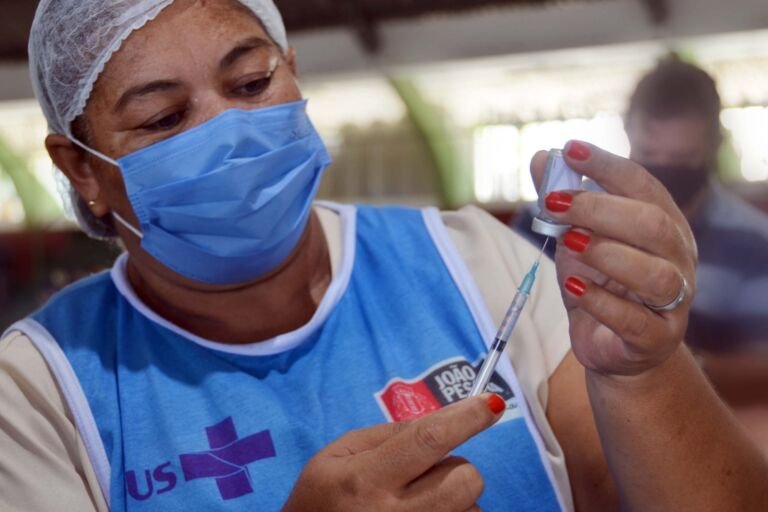 Paraíba tem mutirão de vacinação contra influenza e dengue neste sábado; saiba onde se vacinar
