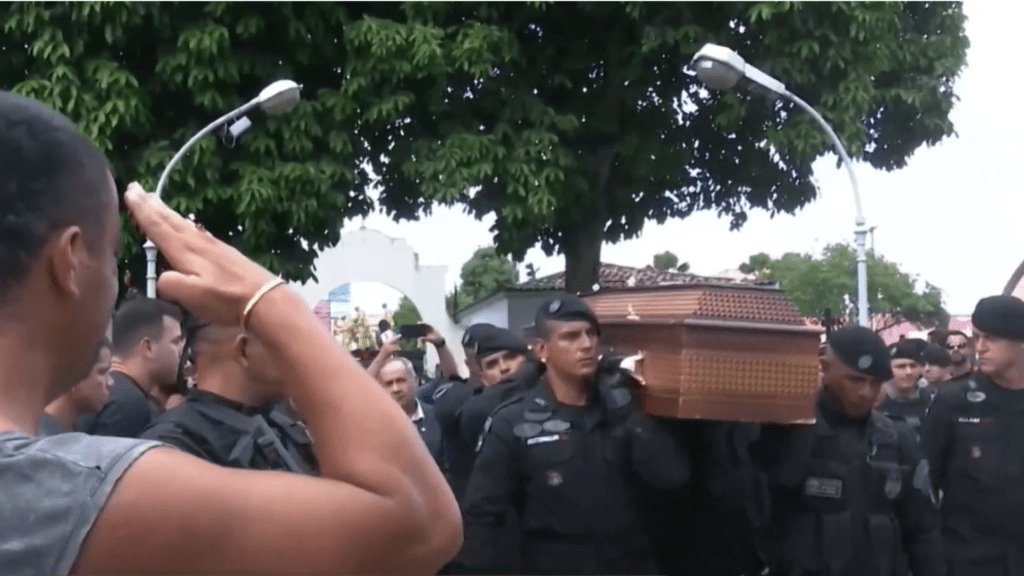  Sepultado corpo de policial paraibano morto após briga de bar, no Tocantins