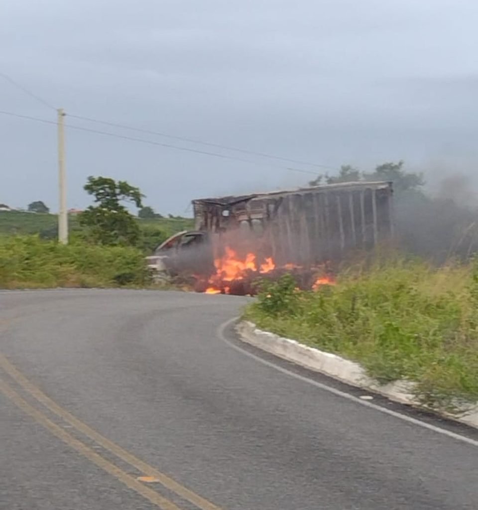 Acidente entre carro e caminhão deixa uma pessoa morta no Brejo da Paraíba