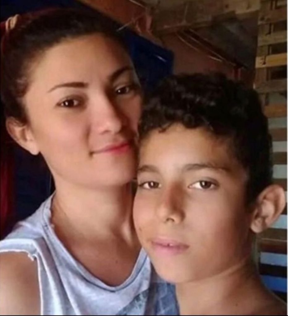 Homem é preso após matar ex-esposa e filho a facadas por causa de pensão alimentícia, na Paraíba
