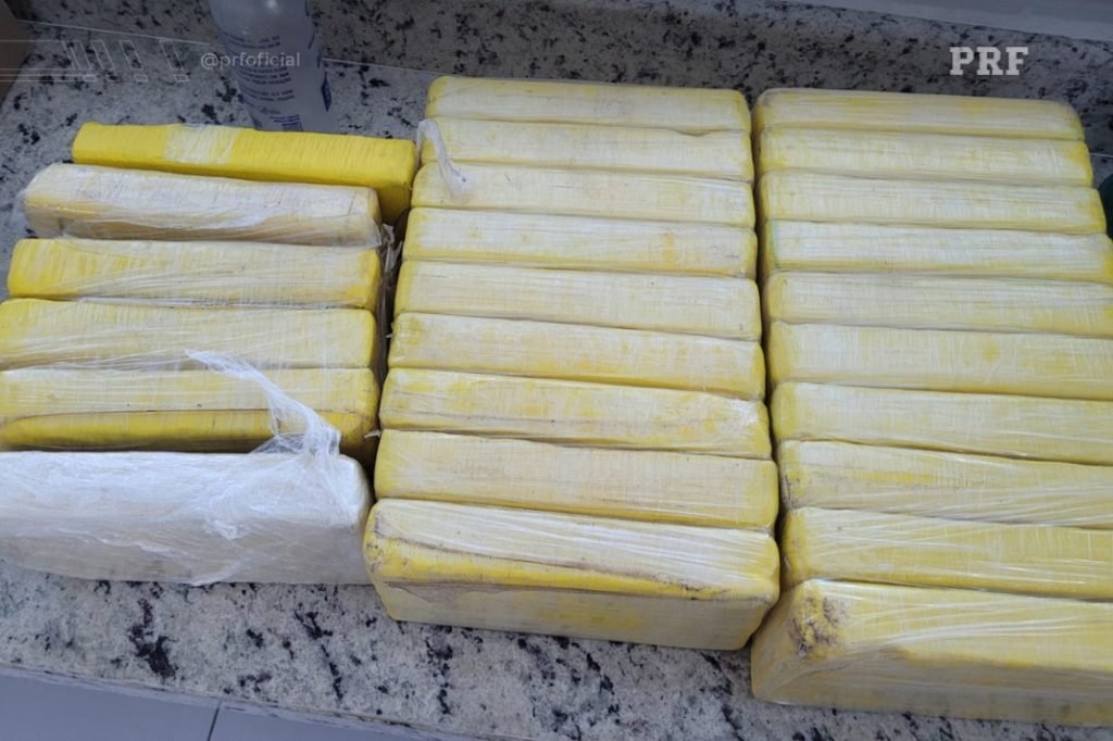 PRF apreende mais de 26 kg de cocaína em Campina Grande; uma pessoa foi presa