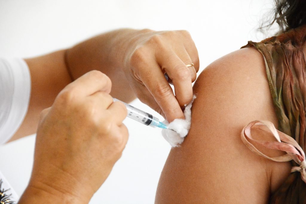 Saúde alerta para baixa adesão da segunda dose da vacina contra a Dengue