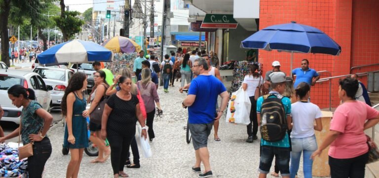 Feriado de hoje altera funcionamento de shoppings e bancos; veja o que abre e fecha na Paraíba