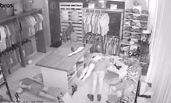 Loja de roupas é arrombada durante a madrugada em João Pessoa Loja de roupas é arrombada durante a madrugada em João Pessoa