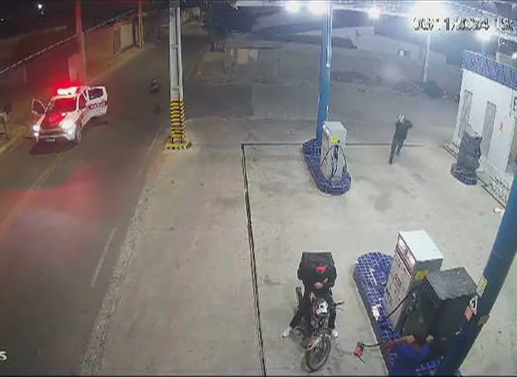 VÍDEO: assaltante não percebe a chegada da polícia e morre em tentativa de roubo