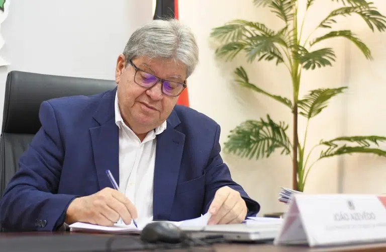 João Azevêdo presta conta das ações do governo em 2024 e detalha volume de obras em andamento na Paraíba