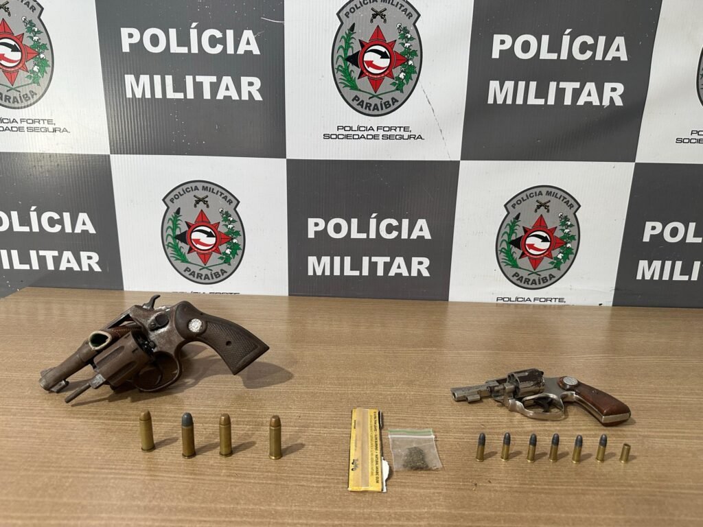 PM prende falso casal que estava praticando assaltos no bairro dos Bancários, em João Pessoa PM prende falso casal que estava praticando assaltos no bairro dos Bancários, em João Pessoa