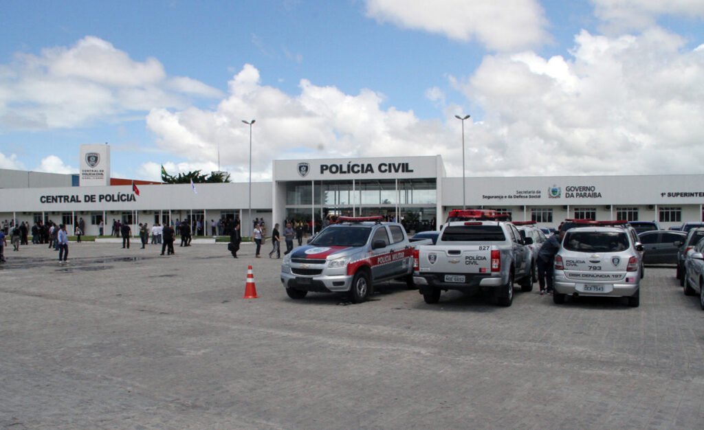 Homem é preso na Paraíba suspeito de colocar bomba no carro da namorada