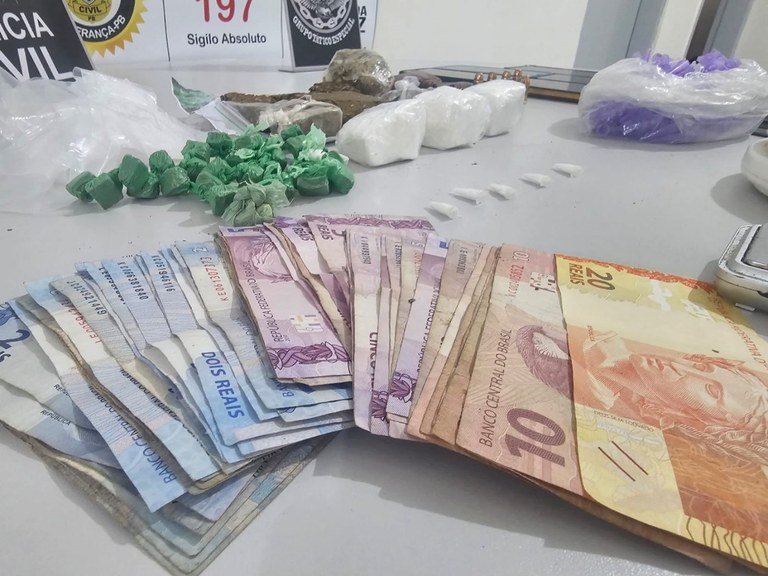 Operação prende integrantes de organização criminosa e apreende drogas, munições e dinheiro