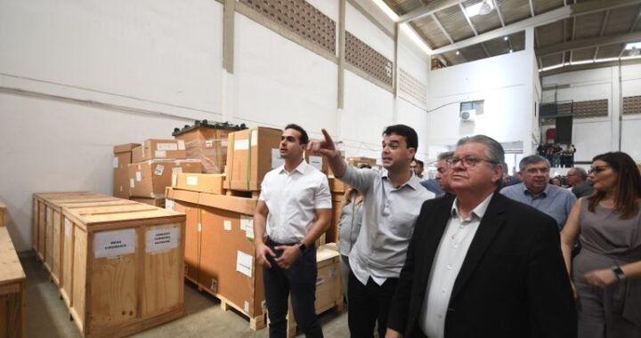 Governador entrega equipamentos hospitalares para rede estadual de saúde; investimento chega a R milhões
