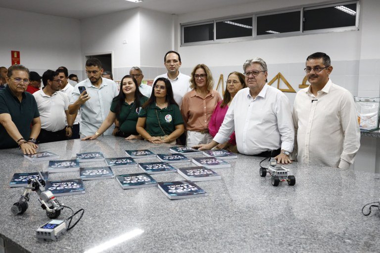 João Azevêdo entrega escola em Boa Vista e destaca investimentos do Governo na educação da Paraíba