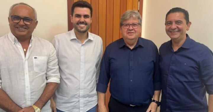 Prefeito de Pedras de Fogo adere a João Azevêdo e defenderá nomes do governador e Veneziano ao Senado