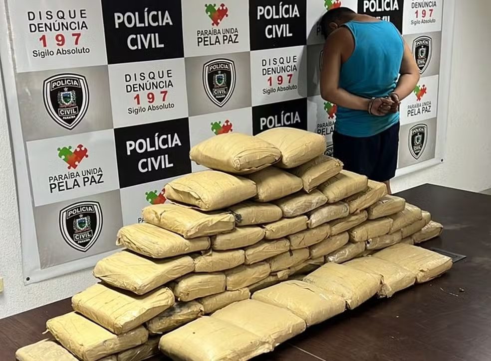 Homem é preso com 50 kg de maconha colombiana em rodovia de Bayeux, na Grande João Pessoa Homem é preso com 50 kg de maconha colombiana em rodovia de Bayeux, na Grande João Pessoa
