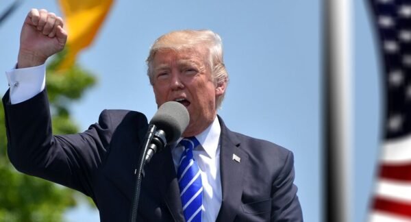 Julgamento de Bolsonaro: porta-voz da Casa Branca diz que Trump não hesitará em usar poder militar no Brasil