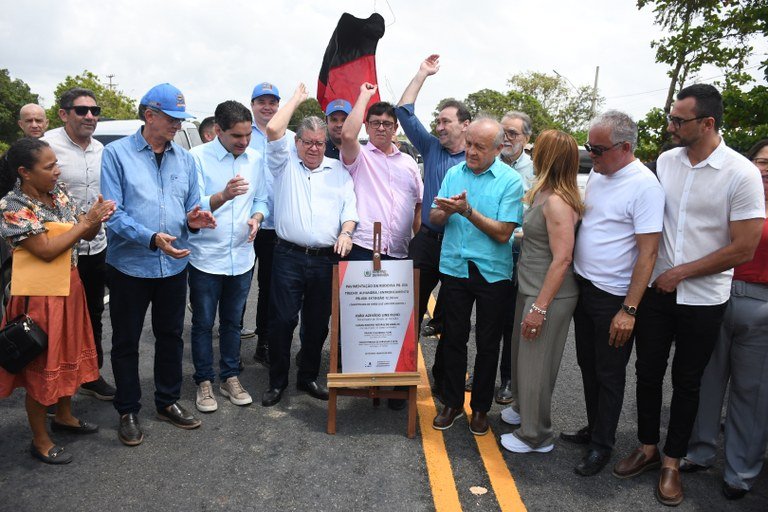 João Azevêdo entrega e inspeciona obras de infraestrutura rodoviária que somam R$ 36,7 milhões em Alhandra