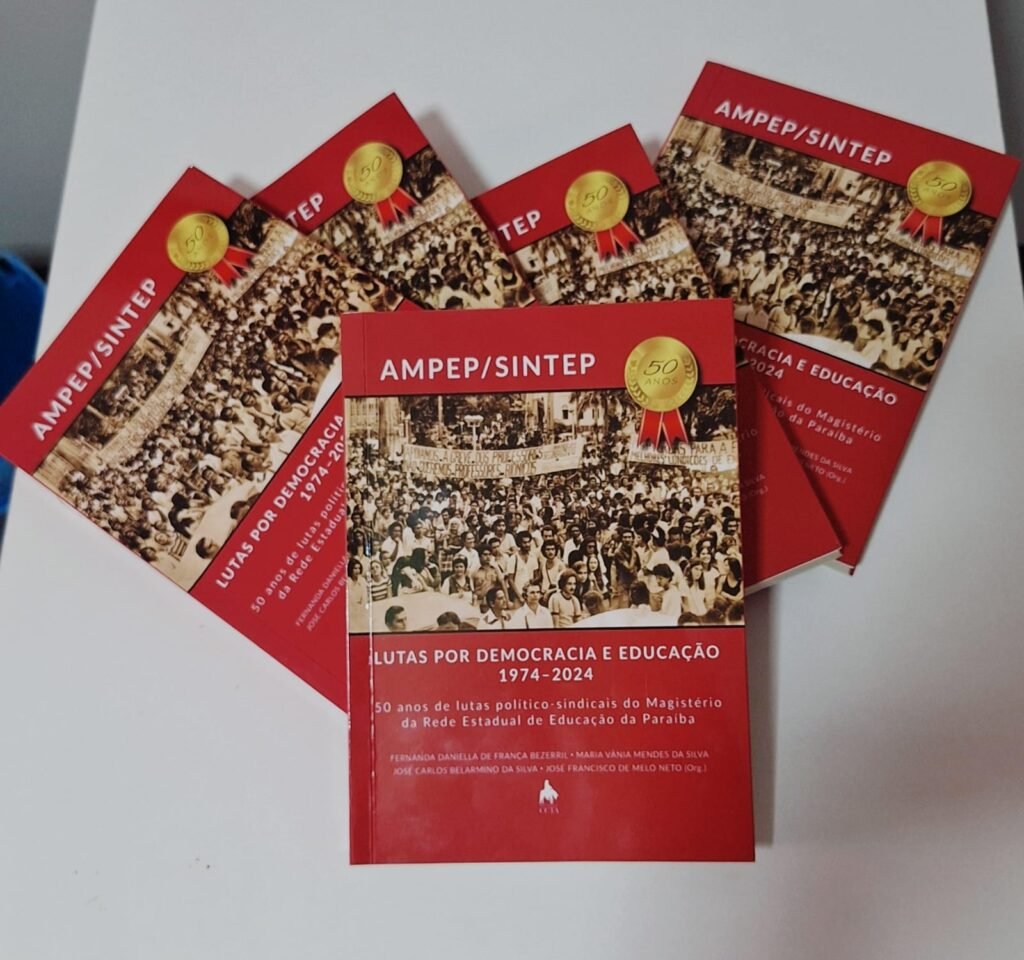 Sintep-PB lança livro que celebra 50 anos de história e lutas na Educação Sintep-PB lança livro que celebra 50 anos de história e lutas na Educação