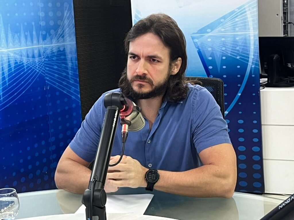 Pedro diz que nome continua à disposição, mas garante não ser problema para unidade da oposição Pedro diz que nome continua à disposição, mas garante não ser problema para unidade da oposição