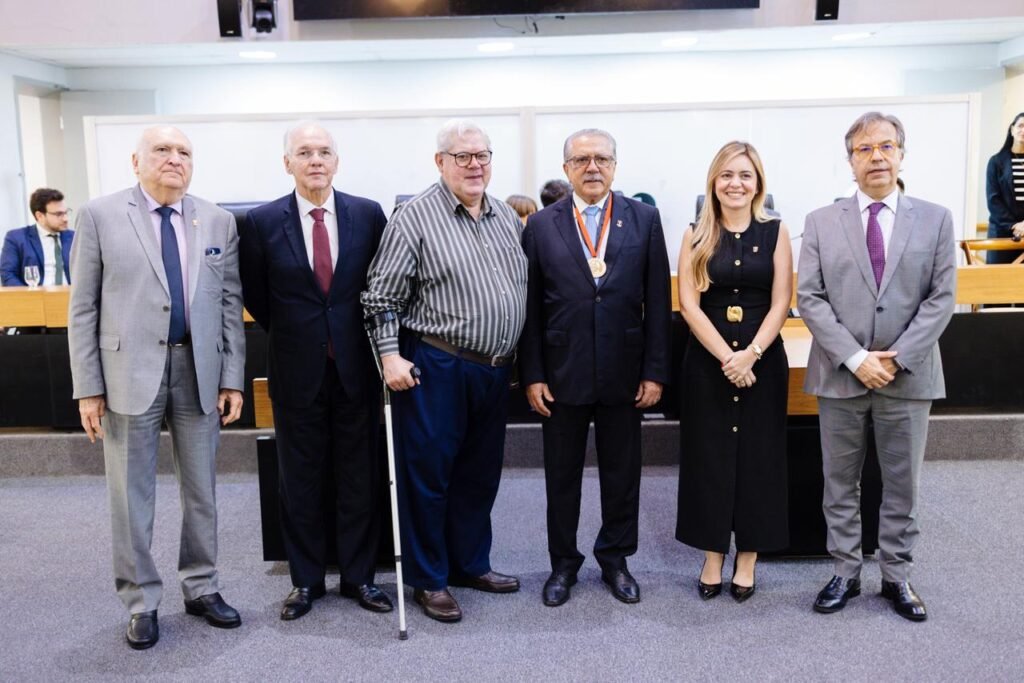 ALPB concede Medalha Epitácio Pessoa ao Conselheiro do TCE, Fernando Catão