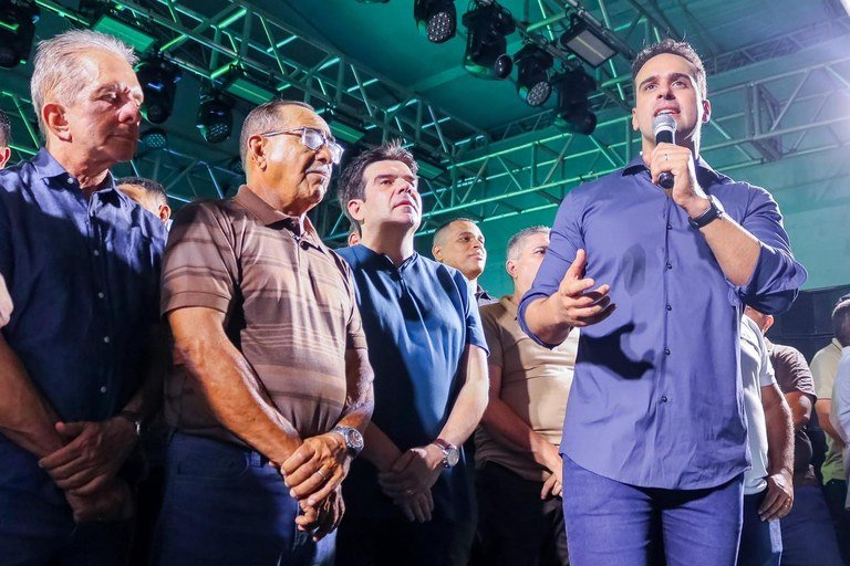 Lucas Ribeiro participa da Festa de Santos Reis em Tacima e celebra conclusão da estrada entre a cidade e o distrito do Braga
