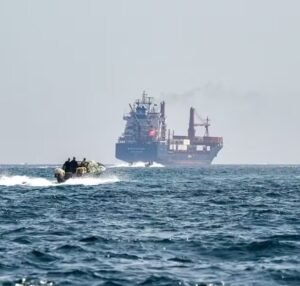 Tráfego no Estreito de Ormuz Atinge Nível Mais Alto desde o Início do Conflito no Oriente Médio