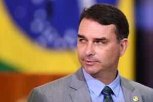 Flávio Bolsonaro Critica Liderança de Lula no Combate ao Crime Organizado